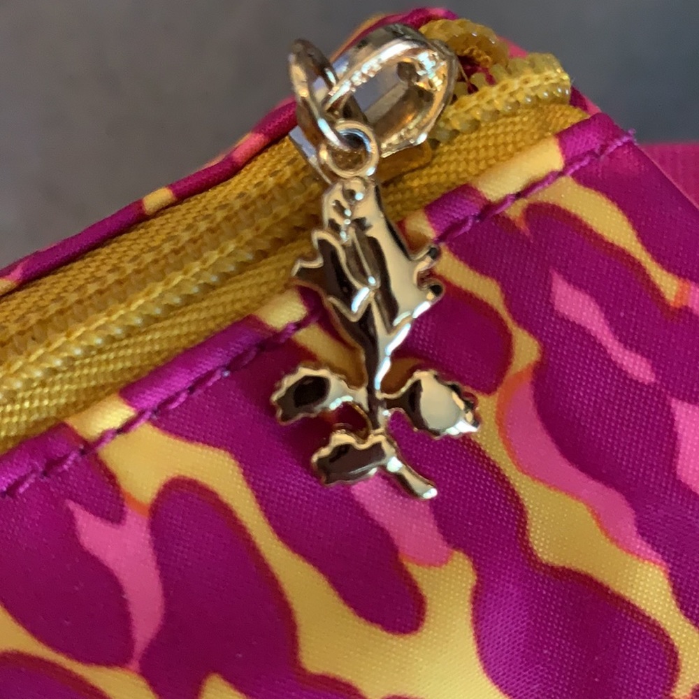 Betsey Johnson makeup bag - Picture 3 of 4